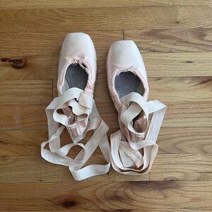 Pink Suffolk Pointe Shoes with Ribbons